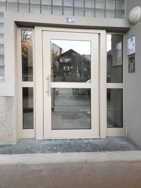 Remplacement de la porte d'entrée 4BIS